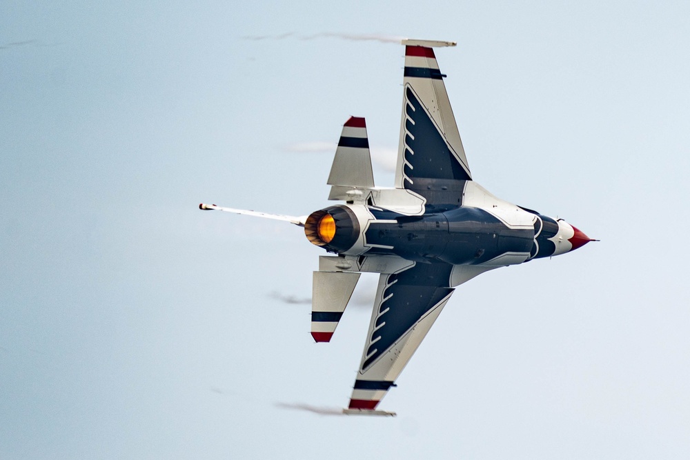 Thunderbirds soar over Michigan Coast