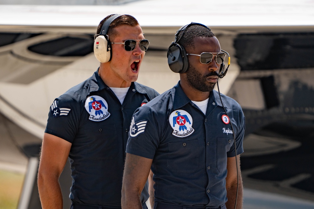 Thunderbirds soar over Michigan Coast