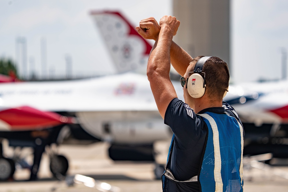 Thunderbirds soar over Michigan Coast