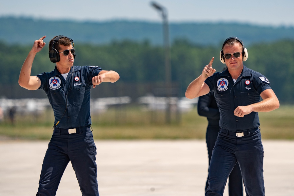 Thunderbirds soar over Michigan Coast