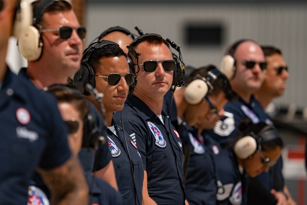 Thunderbirds soar over Michigan Coast