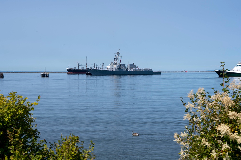 USS Momsen Arrives in Port Angeles