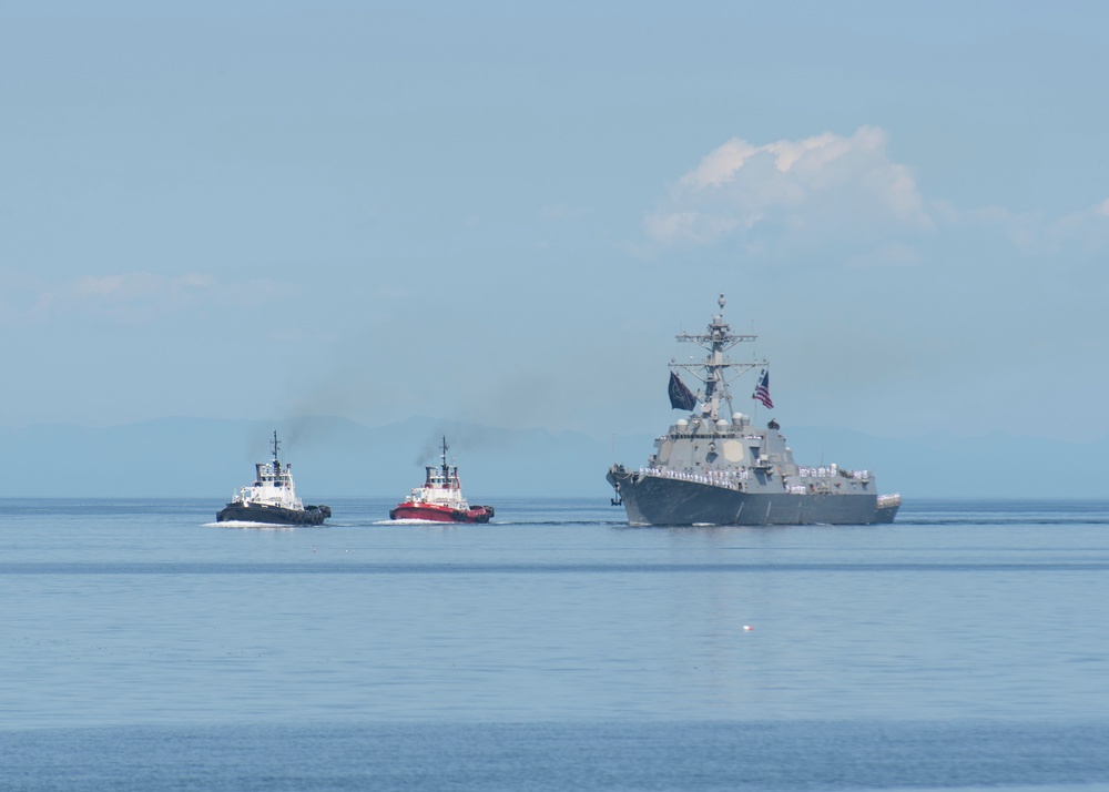 USS Momsen Arrives in Port Angeles