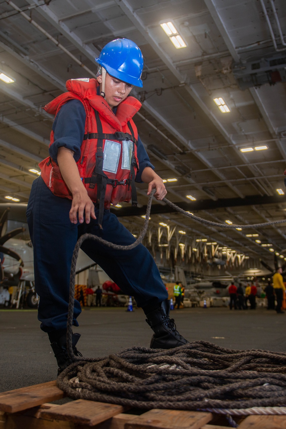 USS Ronald Reagan (CVN 76) conducts replenishment-at-sea with USNS Carl Brashear (T-AKE 7)