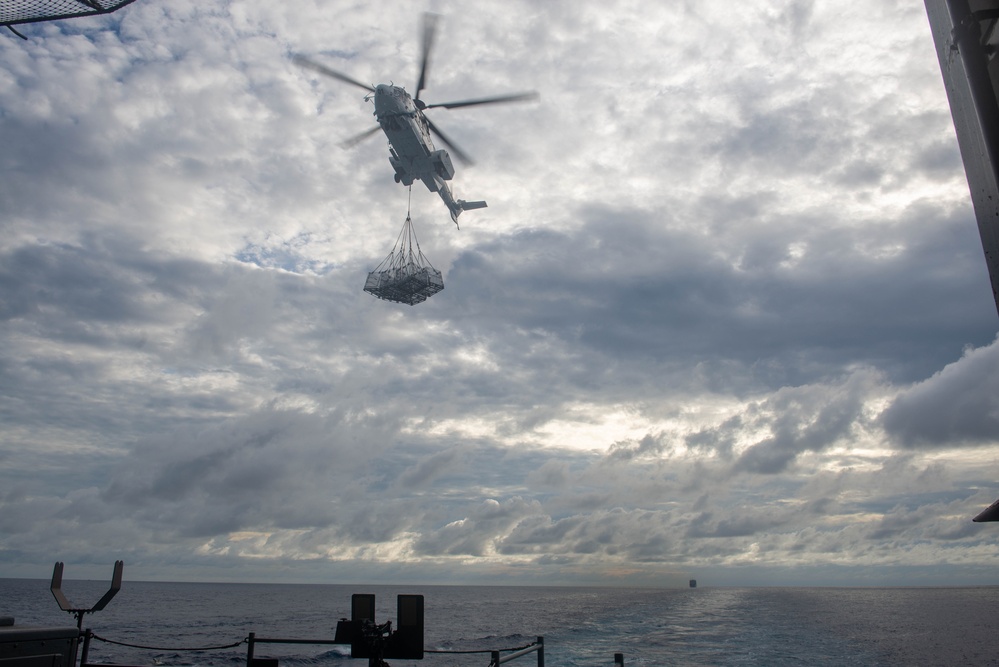 USS Ronald Reagan (CVN 76) conducts replenishment-at-sea with USNS Carl Brashear (T-AKE 7)