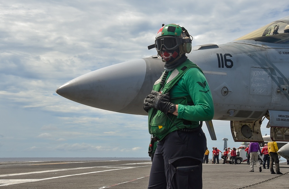 USS Ronald Reagan (CVN 76) conducts flight operations