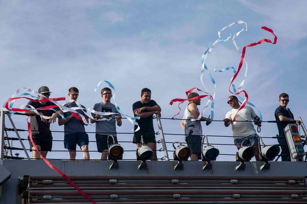 USS Ralph Johnson (DDG 114) Sailors enjoy a steel beach picnic on the ship’s flight deck to celebrate Independence Day in the Philippine Sea, July 4.