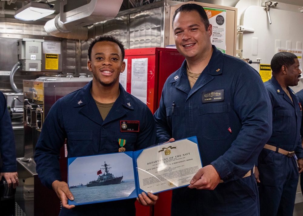 USS Rafael Peralta (DDG 115) conducts an award ceremony on the mess decks