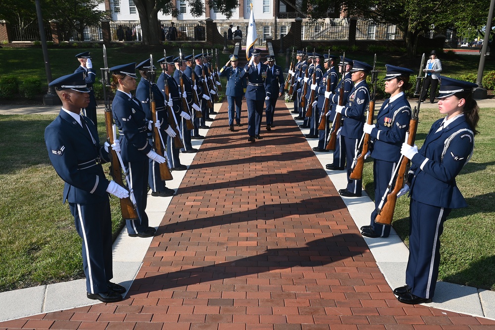 CSAF Hosts Romanian Counterpart