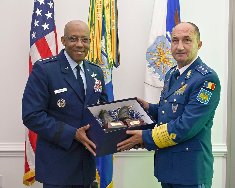 CSAF Hosts Romanian Counterpart