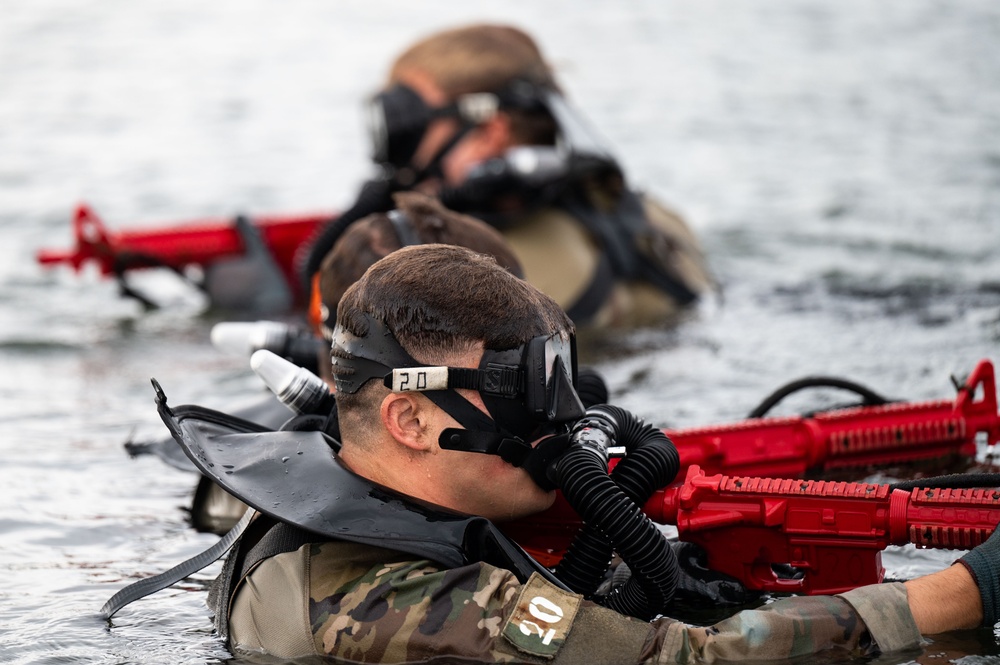 Dive Students Practice Covert Infiltration