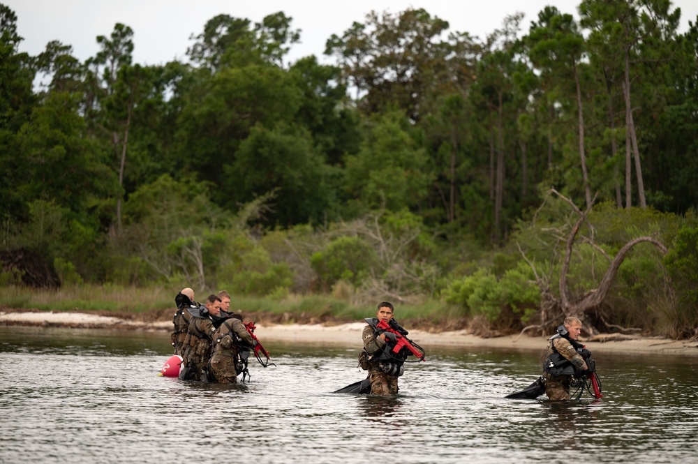 Dive Students Practice Covert Infiltration