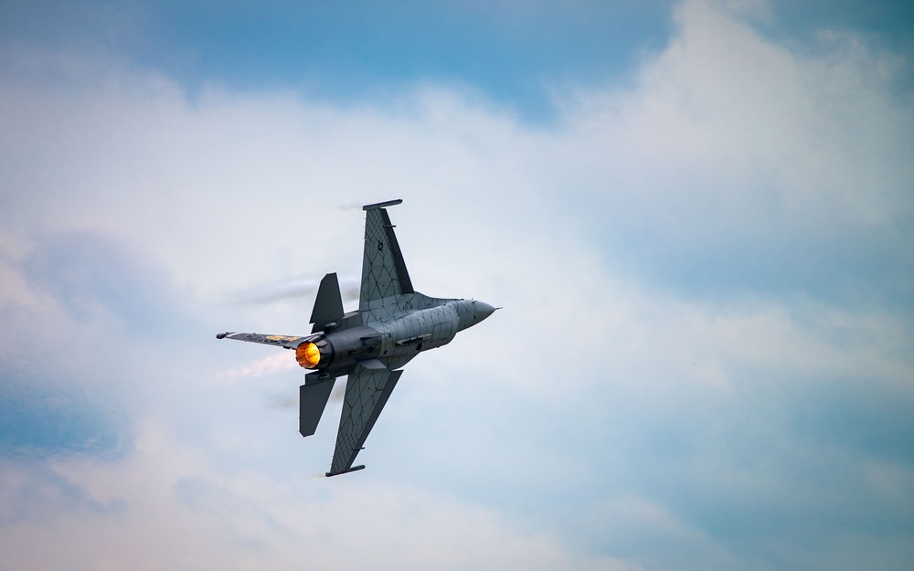 Viper Demonstration Team practices before continuing their airshow season