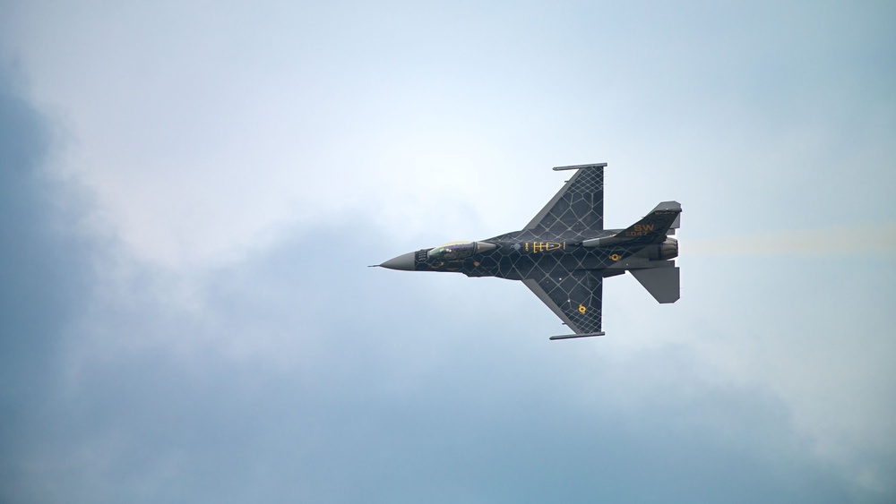 Viper Demonstration Team practices before continuing their airshow season