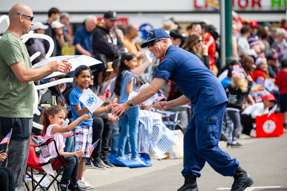 Coast Guard participates in the Alameda Independence Day Parade