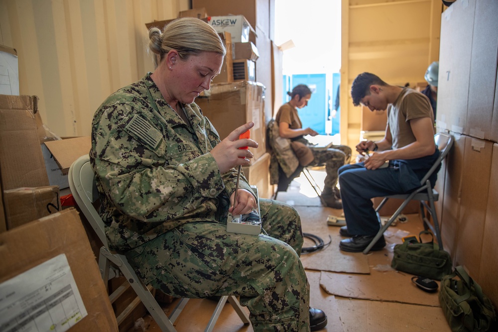 USS Abraham Lincoln’s PIA team builds living quarters