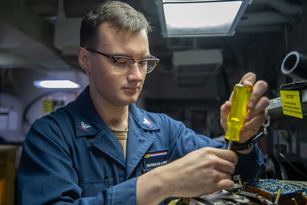 USS Ronald Reagan (CVN 76) Sailors perform daily maintenance