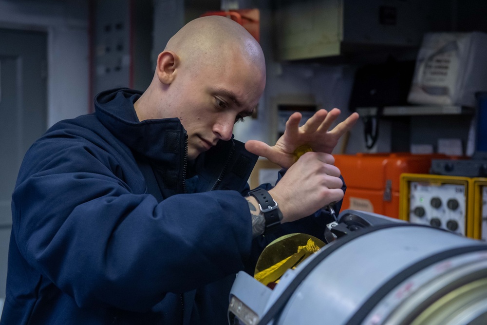 USS Ronald Reagan (CVN 76) Sailors perform daily maintenance