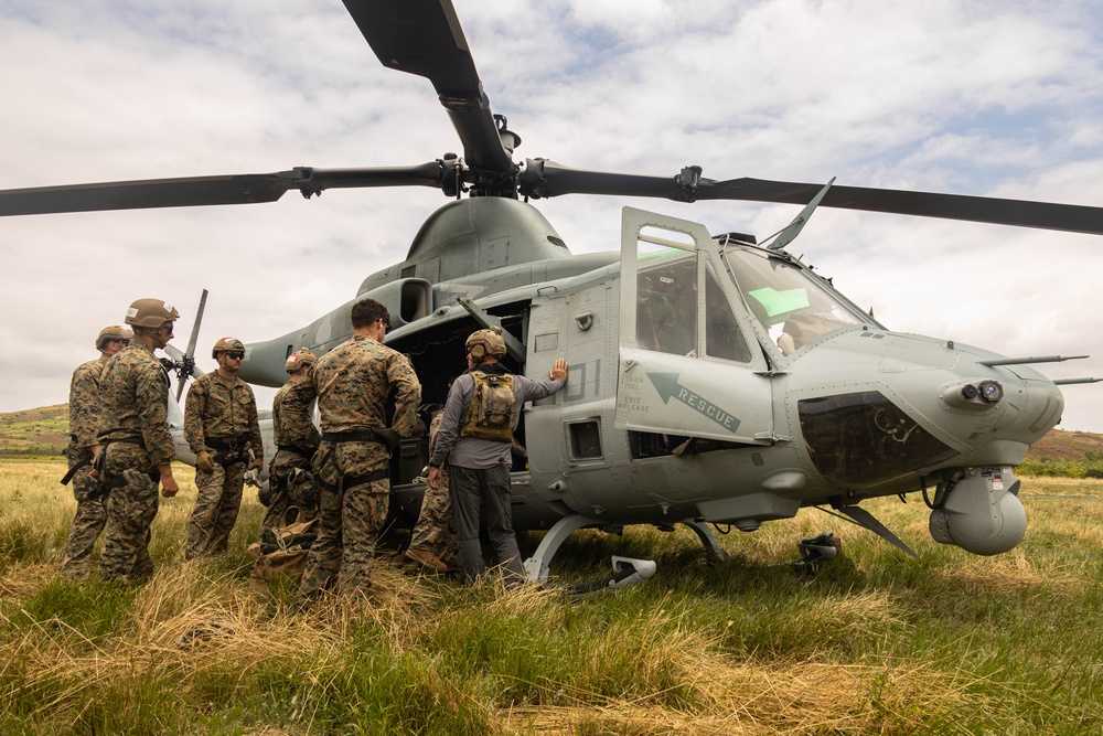 I MEF EOTG: Helicopter Rope Suspension Techniques Course