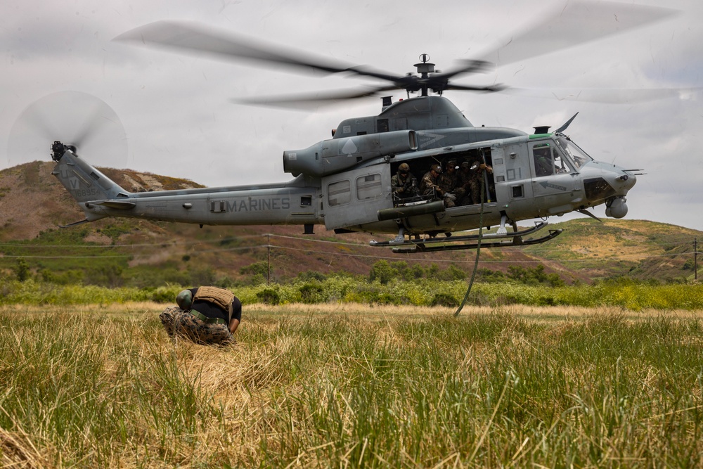 I MEF EOTG: Helicopter Rope Suspension Techniques Course