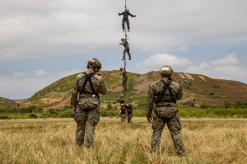 I MEF EOTG: Helicopter Rope Suspension Techniques Course