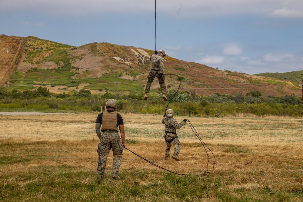 I MEF EOTG: Helicopter Rope Suspension Techniques Course