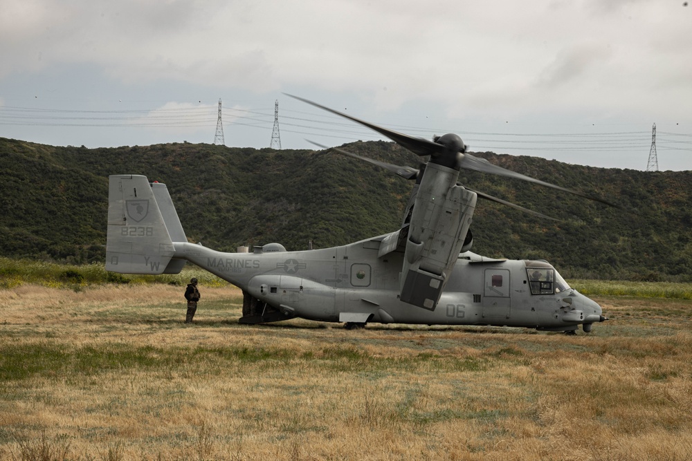 I MEF EOTG: Helicopter Rope Suspension Techniques Course