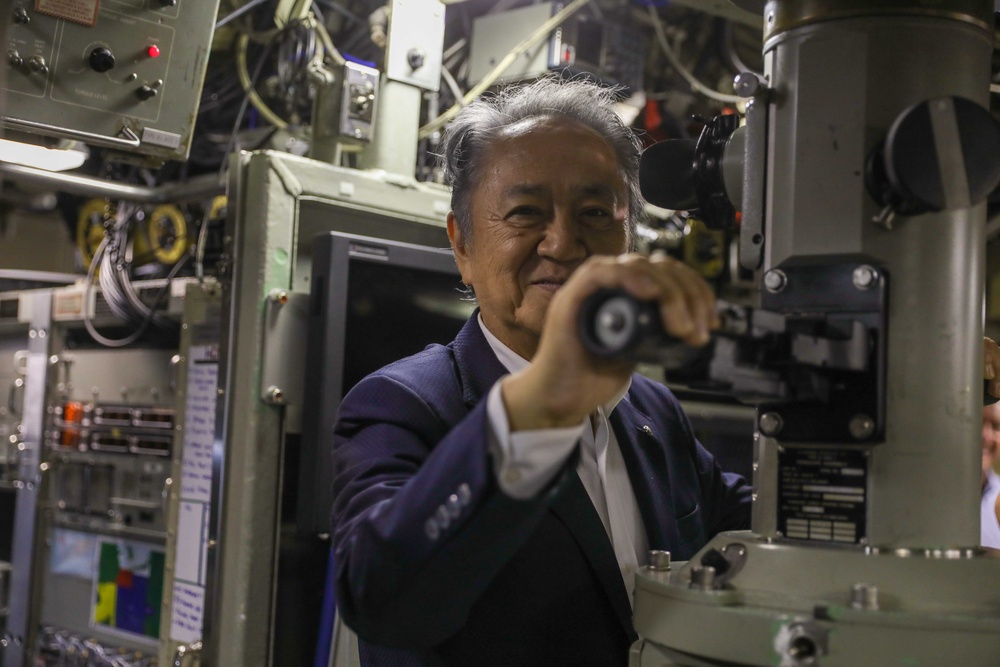 Mayor of Yokosuka tours USS Michigan