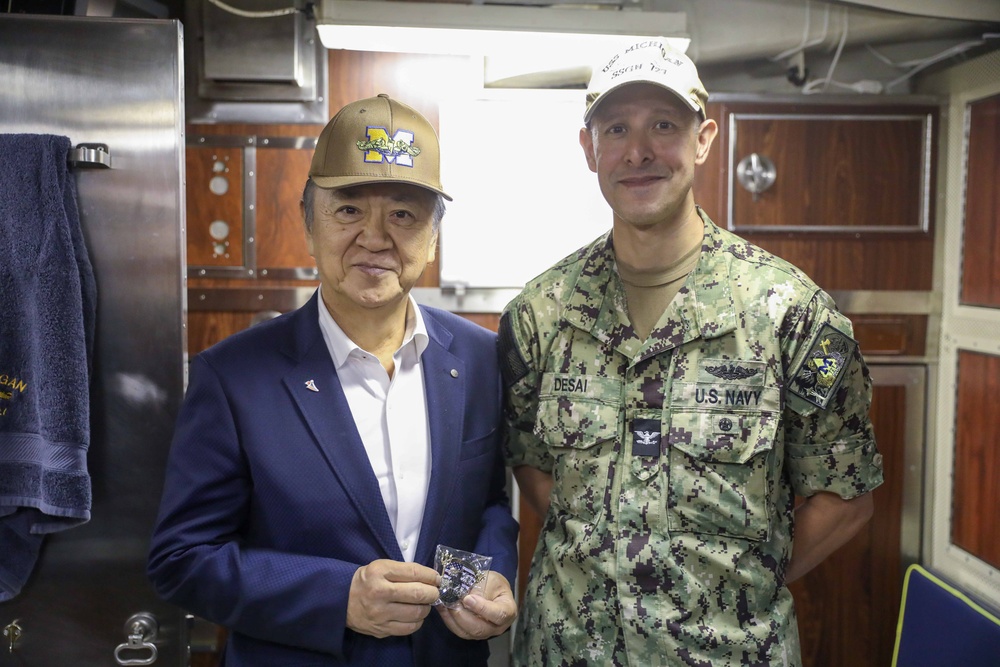 Mayor of Yokosuka tours USS Michigan