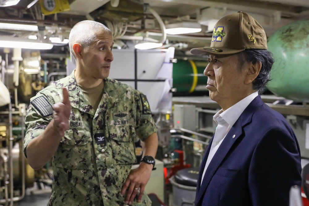 Mayor of Yokosuka tours USS Michigan