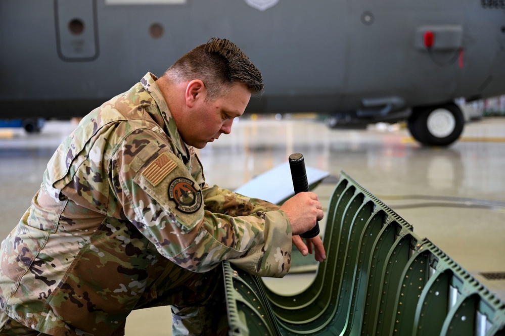 165th Airlift Wing Maintainers work together with Kentucky ANG maintainers to complete inspection on C-130J during Air Defender 2023