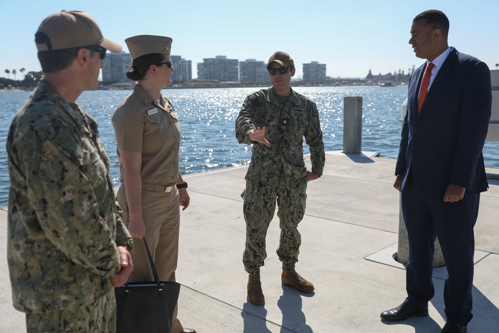 Assistant Secretary of the Navy Franklin R. Parker visits MSRON 1