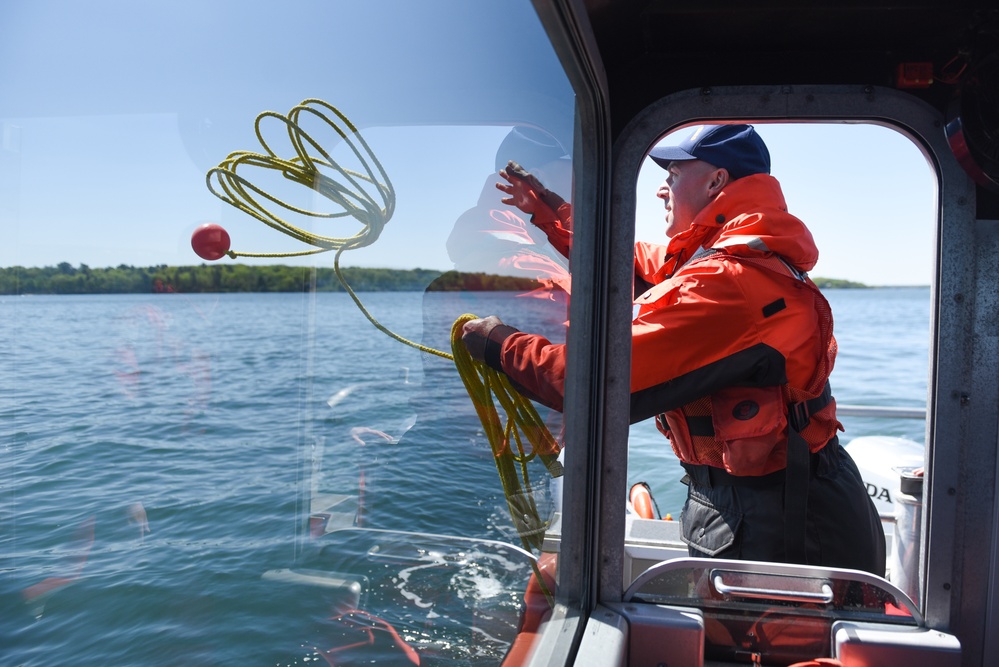 Coast Guard reserve members conduct boat crew training