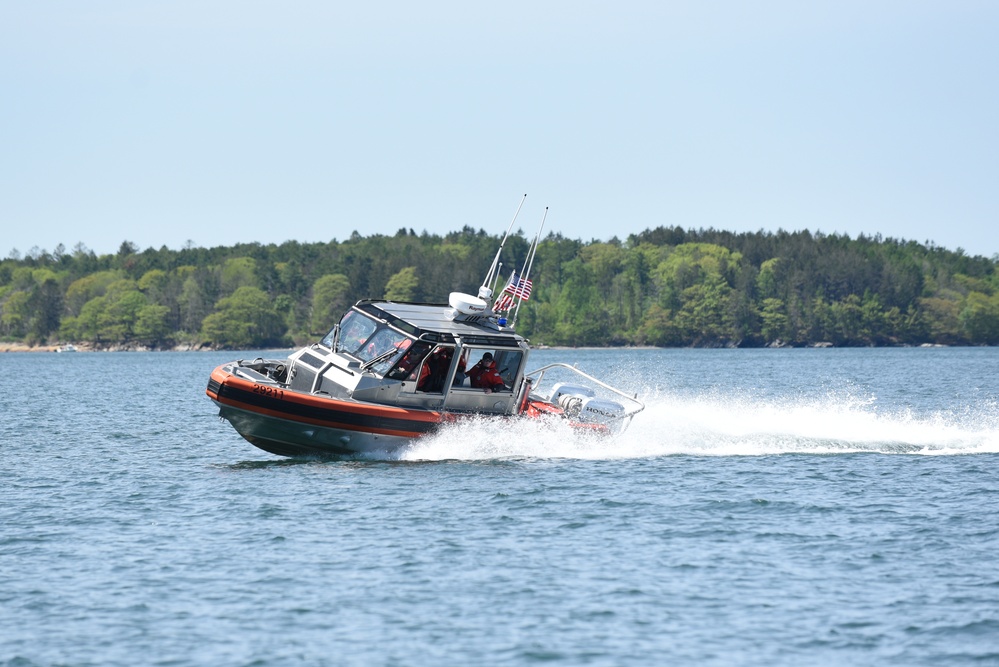 Coast Guard reserve members conduct boat crew training