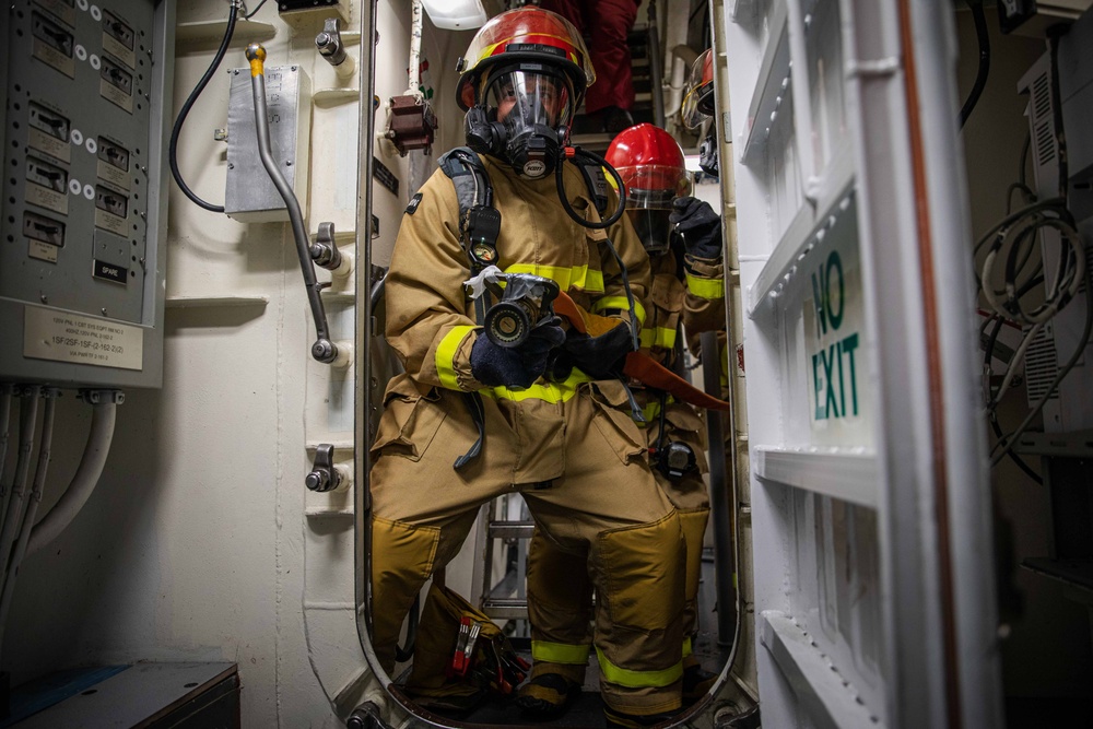 DVIDS - Images - USS Carney (DDG 64) Conducts GQ Drill [Image 2 of 8]