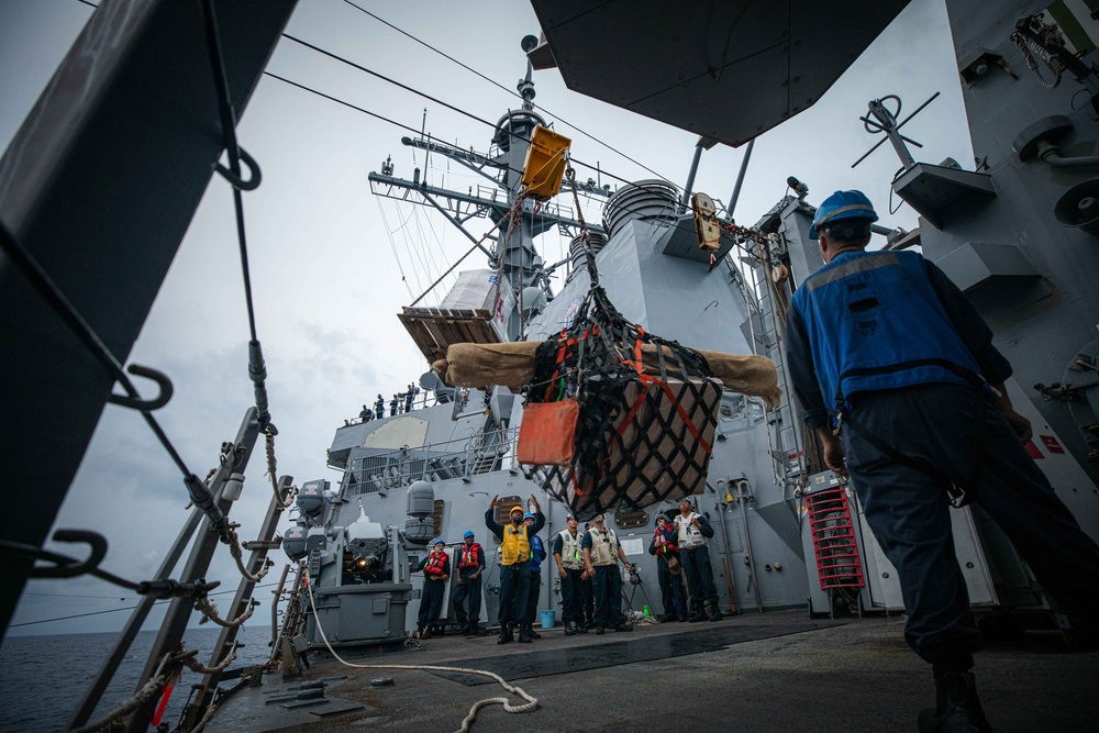 USS Carney (DDG 64) Conducts RAS with USNS John Lenthall (T-AO 189)