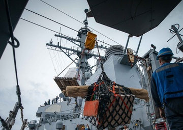 USS Carney (DDG 64) Conducts RAS with USNS John Lenthall (T-AO 189)