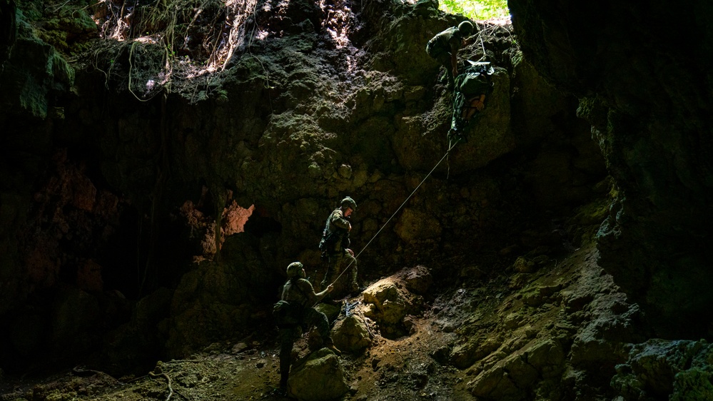 320th Special Tactics Squadron cave rescue training