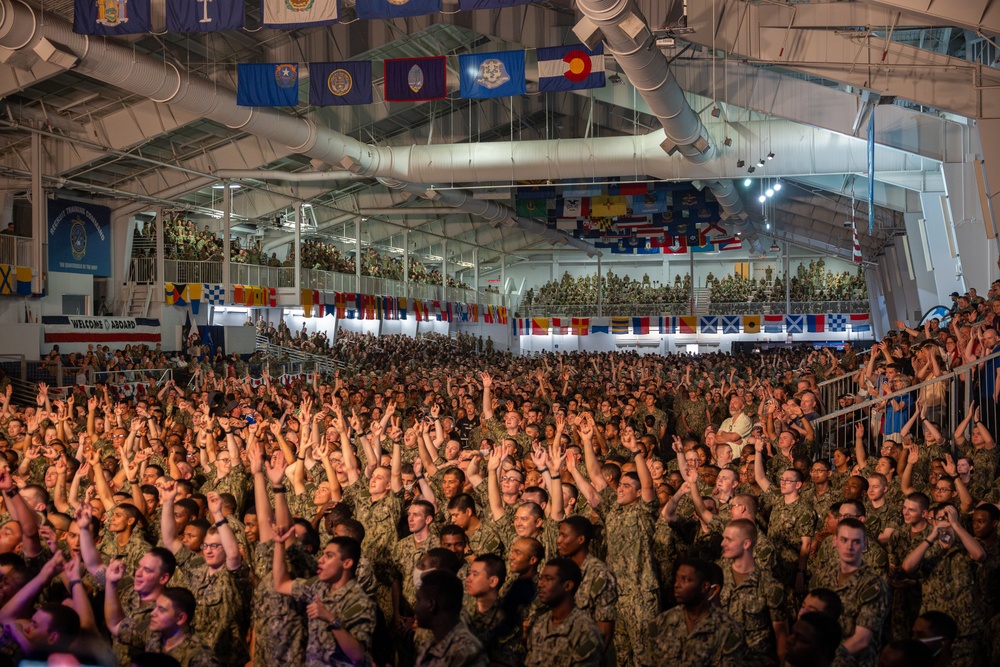 LT Dan Band Performs at Recruit Training Command