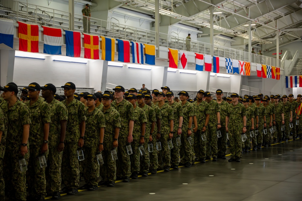 LT Dan Band Performs at Recruit Training Command