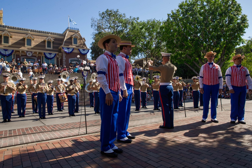 1st MARDIV Band performs at Disneyland for Independence Day