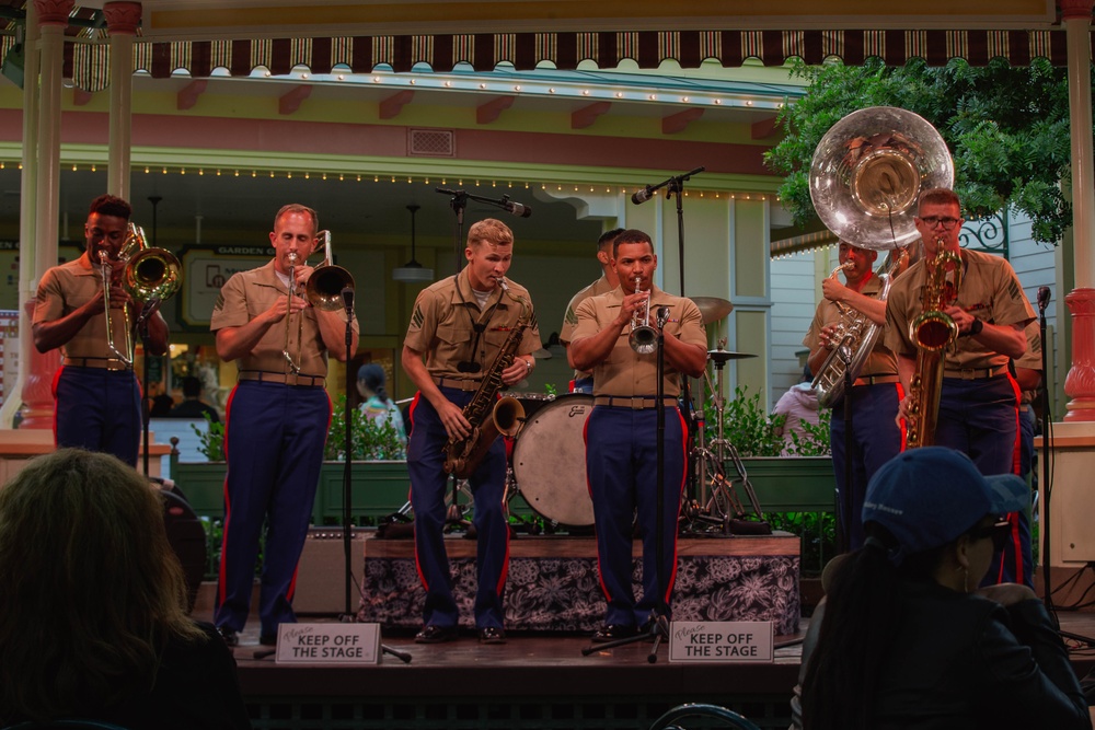 1st MARDIV Band performs at Disneyland for Independence Day