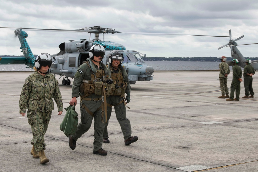 DVIDS - Images - Commander, Naval Air Force Reserve Visits