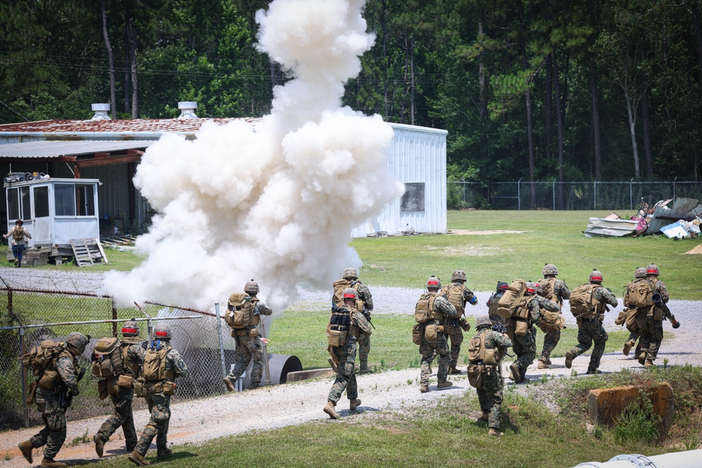 4th MARDIV Marines execute simulated raid during Raven Exercise 6-23