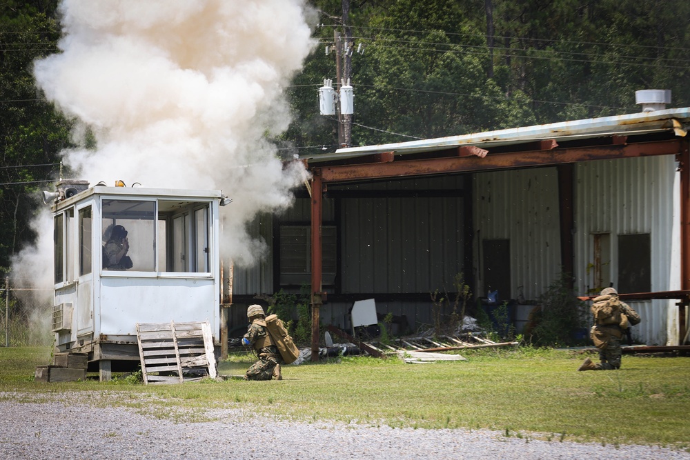 4th MARDIV Marines execute simulated raid during Raven Exercise 6-23