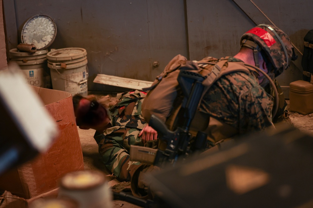 4th MARDIV Marines execute simulated raid during Raven Exercise 6-23