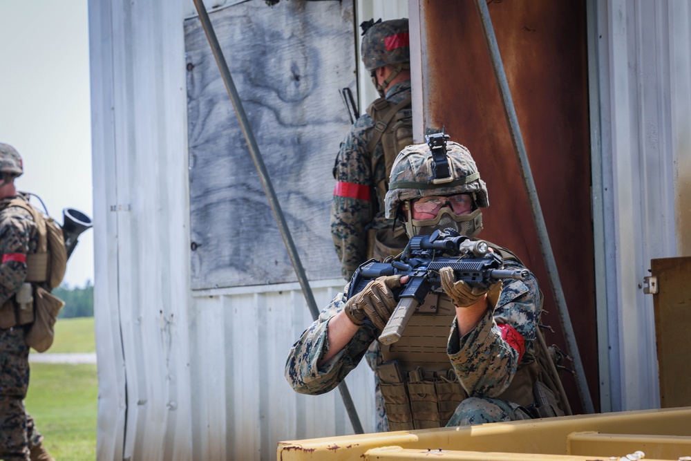 4th MARDIV Marines execute simulated raid during Raven Exercise 6-23