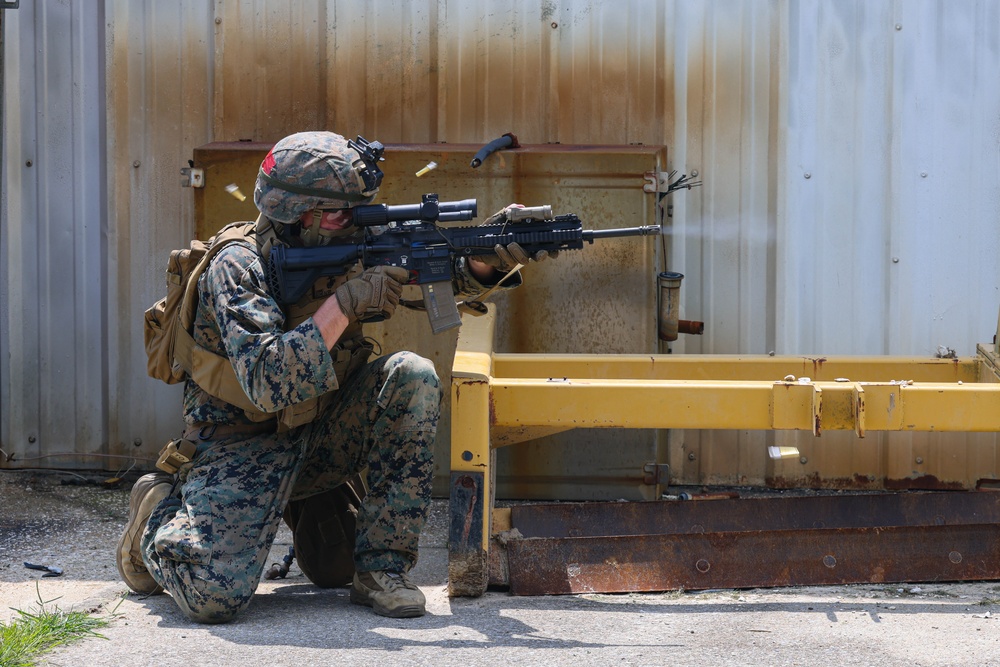 4th MARDIV Marines execute simulated raid during Raven Exercise 6-23