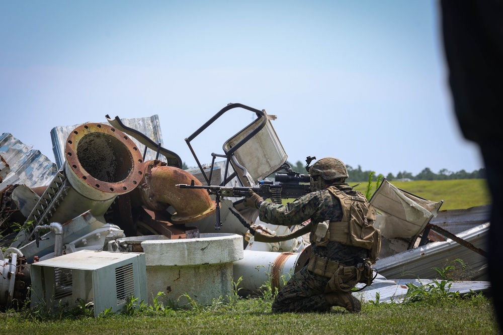 4th MARDIV Marines execute simulated raid during Raven Exercise 6-23