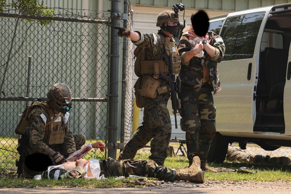 4th MARDIV Marines execute simulated raid during Raven Exercise 6-23